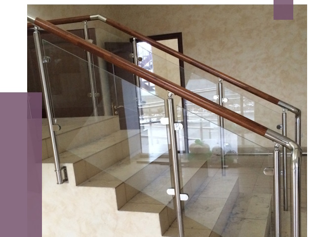 Комбинированные перила из металла и дерева в Назрани