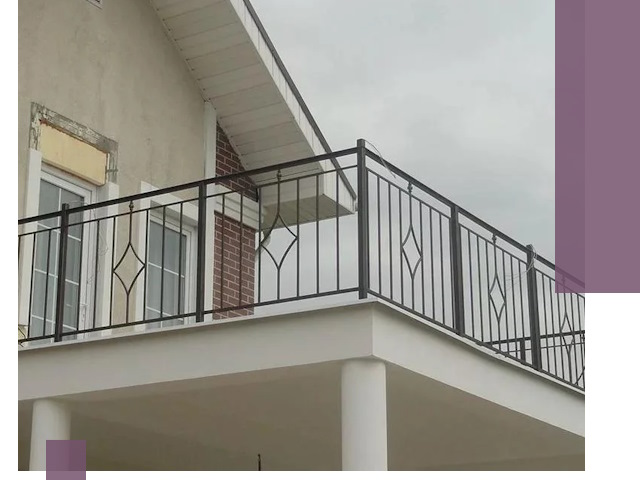 Изготовление балконных ограждений в Назрани из металла и стекла