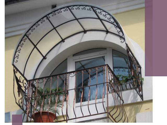 Козырьки над балконом в Назрани — изготовление и монтаж